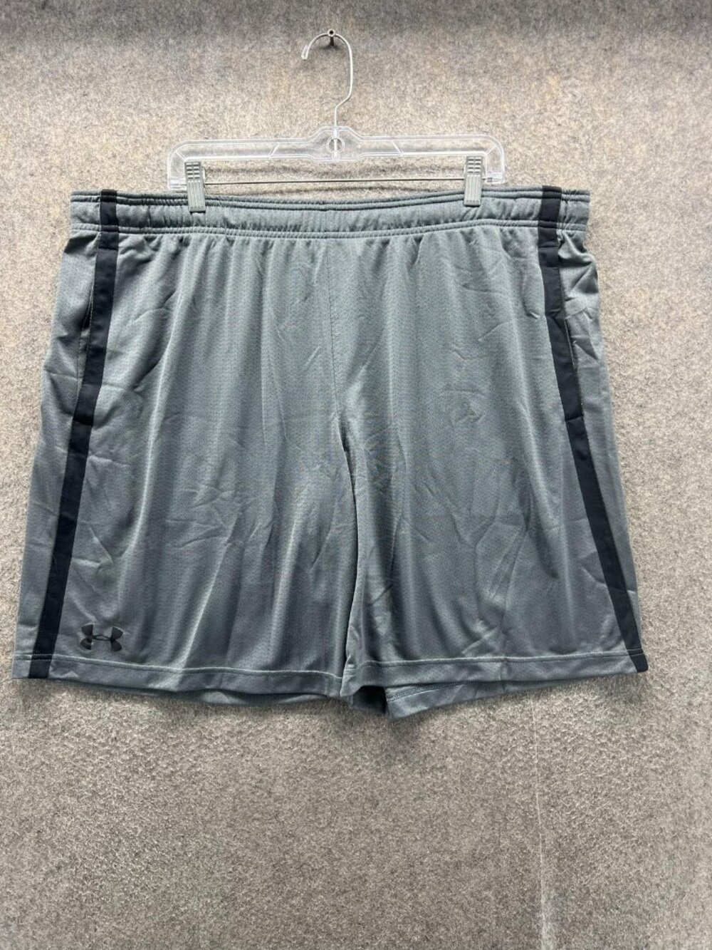 Under Armour Shorts Mens 3XL Gray Basketball Athletic Mesh Striped 9 Inseam